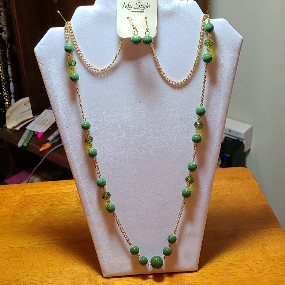 GREEN & GOLD 30 INCH NECKLACE & EARRINGS